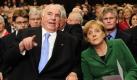 Er ist ihr politischer Ziehvater: Altbundeskanzler Kohl feiert im Mai bei einem offiziellen Festakt seinen 80. Geburtstag. Merkel ist in der ersten Reihe mit dabei. Foto: ddp
