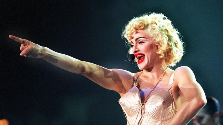 Madonna in ihrem Bustier des französischen Designers Jean Paul Gaultier.