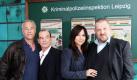 Der Mitteldeutsche und der Westdeutsche Rundfunk schicken ihre Tatort-Kommissare gemeinsam aufVerbrecherjagd. Die Schauspieler Klaus J. Behrendt (von links), Martin Wuttke, Simone Thomalla und Dietmar Bär stehen gerade in Leipzig für eine Doppelfolge vor der Kamera, in der das Kölner und das Leipziger Ermittlerteam kooperieren müssen. Foto: dapd