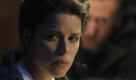Als Death Larsen (Tim Roth) erfährt, dass Maud Brewster (Neve Campbell) die Tochter seines verhassten Schiffs-Besitzers ist und sich unter falschem Namen auf der Macedonia vorgestellt hat, will er sie töten lassen. Foto: ZDF