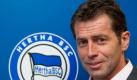Der neue Hertha-Trainer Michael Skibbe verzichtet vorerst auf Neuzugänge. Foto: Jörg Carstensen Foto: dpa