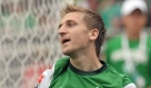 Marko Marin hadert mit einer vergebenen Chance. Foto: dpa