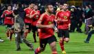 Nach dem Spiel zwischen der Heimmannschaft Port Said und dem Kairoer Klub Al-Ahly hatten Anhänger des siegreichen Teams Port Said das Feld gestürmt und mit Messern, Knüppeln und Steinen bewaffnet regelrecht Jagd auf Spieler, Betreuer und Fans von Al-Ahly (Foto) gemacht. Viele der Toten seien erstochen worden oder erstickten in einem schmalen Korridor am Stadionausgang. Für viele Fans erwies sich der einzige Ausgang als Falle, da am anderen Ende des Korridors die Türen verschlossen waren. 71 Menschen kamen ums Leben, etwa 1000 Stadionbesucher wurden verletzt. Foto: dpa