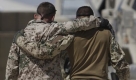 ARCHIV - Deutsche ISAF Soldaten umarmen sich am 10. September 2009 nach der Rueckkehr von einem Einsatz nahe Kundus, Afghanistan. Immer mehr Bundeswehr-Soldaten leiden nach Einsaetzen in Afghanistan unter ihren traumatischen Erfahrungen. Dieses Jahr sei eine Zunahme der sogenannten Posttraumatischen Belastungsstörung (PTBS) um 30 Prozent zu verzeichnen, meldete die 'Sueddeutsche Zeitung' am Donnerstag, 24. September 2009, unter Berufung auf die FDP-Politikerin Elke Hoff. Insgesamt sei 2008 bei 245 Soldaten nach der Verwicklung in Kampfhandlungen PTBS festgestellt worden; 226 davon waren in Afghanistan eingesetzt. (AP Photo/Anja Niedringhaus, Archiv) ** zu APD8516 ** --- FILE - In this Sept. 10, 2009 file photo German International Security Assistance Force, ISAF soldiers, members of the Quick Reaction Force (QRF) embrace each other after coming back from a mission outside Kunduz, Afghanistan. (AP Photo/Anja Niedringhaus, File) Foto: ap