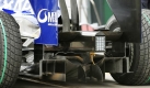 Die Formel-1-Saison 2009 war geprägt von Gerichtsverhandlungen, Streitigkeiten und Machtspielchen. Schon nach zwei Rennen wurde diskutiert, ob die bisherigen Ergebnisse gestrichen werden müssen. Der Grund: ein ominöses Bauteil an den Autos von Brawn GP, Toyota und Williams. Klarheit gab es schnell: Die Berufungsrichter des Welt-Automobilverbands Fia schmetterten den Protest von vier Rennställen gegen den umstrittenen Doppel-Diffusor ab. Ein Urteil, dass den weiteren Verlauf der Saison entscheidend prägen sollte. Foto: dpa