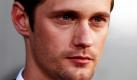 Der schwedische Schauspieler Alexander Skarsgard, bekannt aus der Vampir-Serie True Blood und Musikvideos von Lady Gaga, hat verraten, dass Kunstblut süß schmeckt. Es ist Mais-Sirup, sagte er der Gala.  Foto: dapd