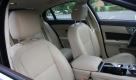 Beheizbare Ledersitze, 18-Zoll-Alufelgen, Klimaautomatik und Soundsystem sind beim Jaguar XF Luxury Serie. Foto: pi