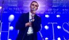 Sehen aus wie die 1980er und klingen auch so:Hurts aus Manchester setzten ganz auf Mainstream-Pop. Sänger Theo Hutchcraft muss aber noch ein bisschen deutsche Vokabeln üben. Seine Verabschiedung Wir sind der Schmerz war noch nicht ganz fehlerfrei. Foto: ddp
