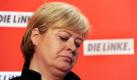 Gesine Lötzsch, Vorsitzende der Partei Die Linke, äußert sch auf einer Pressekonferenz in Berlin zu aktuellen politischen Themen. Dabei kritisierte sie das Bildungspaket der Bundesregierung und forderte eine Verlängerung der Frist zur nachträglichen Beantragung der Leistungen.  Foto: dpa