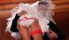 Auch ein verlängerter Rücken kann entzücken: Mit dieser flotten Einlage tanzt sich Rebecca Mir ins Halbfinale von Let's Dance 2012. Foto: dpa
