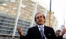Platini ist überzeugt: Der Präsident des europäischen Fußballverbandes Uefa Michel Platini weilt derzeit in der Ukraine. Hier will sich der Franzose ein Bild von den Fortschritten der Organisation und der Stadien machen. Lange gab es Zweifel, ob alle Stadien zur Europameisterschaft 2012 fertig sein würden. Platini sagte auf einer Pressekonferenz, dass die Ukraine so gut wie startklar sei. Foto: dpa