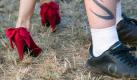 Auch hier ist der Stilmix wild. In Wacken zählt an diesem Wochenende eben nur eins: ... Foto: dpa