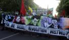 Demonstranten ziehen am Sonntag (01.05.11) bei der traditionellen 'Revolutionaeren-1. Mai-Demonstration' der linksautonomen Szene durch Berlin-Kreuzberg. Die Polizei sprach von 8.000 Teilnehmern. (zu dapd-Text)
Foto: Nigel Treblin/dapd Foto: dapd