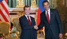 Dmitri Medwedew und Barack Obama: Die Präsidenten von Russland und den USA einigten sich schon im Sommer 2009 auf Grundzüge zur weiteren Nuklearabrüstung. Über wichtige Einzelheiten gibt es aber immer noch Auseinandersetzungen. Foto: dpa