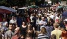 Zuvor hatten am Samstag mehr als 10.000 Anwohner und Besucher noch ein friedliches Schanzenfest gefeiert. Die Polizei sprach von Familienfeststimmung. Foto: dapd
