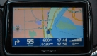 Was den Funktionsumfang außerhalb der Navigation betrifft, ist das BMW-System nicht zu schlagen. Eine Freisprecheinrichtung bieten beide Systeme, doch im BMW ist sie komfortabler zu bedienen. Telefon, PDA, CDs oder USB-Sticks lassen sich problemlos ins Entertainment-System integrieren und erleichtern das Jonglieren mit dem täglichen Kommunikations-Overkill erheblich. Foto: press-inform