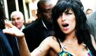 Die englische RB-Queen Amy Winehouse ist dermaßen begeistert von Marilyn Monroe, dass sie ihr nacheifern möchte. Die Rehab-Sängerin fasse daher ins Auge, eine zweiter Karriere als Schauspielerin zu beginnen, heißt es beim Daily Star im Web. Ein Insider sagte: Amy hat sich an einer Schauspielschule in Nord-London eingeschrieben und nimmt Unterricht. Sie ist von Natur aus eine Drama Queen und liebt es, im Mittelpunkt zu stehen. Foto: dpa