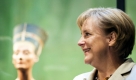 Zur feierlichen Wiedereröffnung des Neuen Museums in Berlin kam Angela Merkel. Sie besuchte die Schätze des Ägyptischen Museums, unter anderem auch die Büste der Nofretete. Das Neue Museum ist ab 17. Oktober 2009 für die Öffentlichkeit geöffnet. Foto: dpa