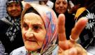 Eine palästinensische Frau gestikuliert während einer pro-palästinensischen Demonstration in Beirut, Libanon. Israel hat Anfragen der Vereinten Nationen nach einer internationalen Untersuchung des israelischen Überfalls auf Gaza-Hilfsschiffe am Montag zurückgewiesen. Foto: ap