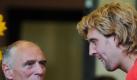 Dirk Nowitzki (r) und Holger Geschwindner haben das Training längst wieder aufgenommen. Foto: Arne Dedert Foto: dpa