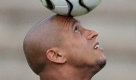 Der Brasilianer Roberto Carlos (1,68 Meter) hatte seine beste  Zeit bei Real Madrid (1996 - 2007) und steht zurzeit in  Diensten von Fenerbahe Istanbul. Foto: dpa