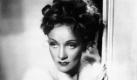 Marlene Dietrich wollte so in Erinnerung bleiben: als verführerische Femme fatale. Nach einem Sturz 1979 entschied Marlene Dietrich, sich komplett aus der Öffentlichkeit zurückzuziehen. Und das tat sie sehr konsequent. Bis zu ihrem Tod 1992 verließ sie nie mehr ihre Pariser Wohnung, geschweige denn ihr Bett. In der Biographie über ihre Mutter Meine Mutter Marlene schrieb die Tochter der Dietrich, Maria Riva: «Mit deutscher Gründlichkeit trug sie alles zusammen, was ihr lebenswichtig erschien, und schuf sich eine eigene Welt, in der ihr Bett als Zentrale fungierte.» Foto: dapd