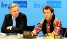 Der Berliner Bürgermeister Klaus Wowereit (l) und Sänger Peter Maffay unterstützen zusammen das 2. Symposium der Peter-Maffay-Stiftung. Unter dem Motto Begegnungen - Schutzräume für Kinder wird am 18. Mai diskutiert, wie Kindern in Not geholfen werden kann. Foto: dpa