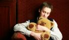 Karohemd und Samenstau, der Mensch studiert Maschinenbau: Arme Maschinenbaustudenten - viele wohnen noch bei Mutti und kuscheln statt mit hübschen Kommilitoninnen mit Teddys. Was zum Teil auch daran liegt, dass es in ihrem Fach kaum Frauen gibt. Dafür haben sie nach dem Studium überdurchschnittliche Job- und Gehaltschancen. Da bleibt dem feixenden Geisteswissenschaftler gerne mal das Lachen im Halse stecken. Foto: iStockphoto