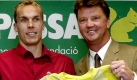 German goalkeeper Robert Enke (L) holds his new F.C. Barcelona shirt alongside Barcelona coach Louis Van Gaal (R) of The Netherlands, after Enke signed for this Catalonian soccer club in Barcelona, Wednesday 10 July 2002. dpa Foto: dpa