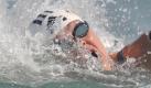 Zum Auftakt der Weltmeisterschaften im Freiwasserschwimmen sind die deutschen Schwimmer ohne Medaillen geblieben. Über die Zehn-Kilometer-Distanz verpassten sowohl die viertplatzierte Angela Maurer (im Bild) aus Mainz als auch Thomas Lurz (Würzburg) mit Platz sechs im kanadischen Roberval den Sprung aufs Podest.  Beide klagten über zu kaltes Wasser. Foto: dpa
