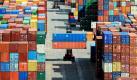 Lego für Riesen: Container werden an einem Terminal im Hamburger Hafen verladen. Der Güterumschlag der Seeschifffahrt in Deutschland ist im ersten Halbjahr um 6,4 Prozent gegenüber dem Vorjahr gewachsen. So seien 144,1 Millionen Tonnen Güter in den heimischen Seehäfen umgeschlagen worden, meldete das Statistische Bundesamt heute. Foto: dapd