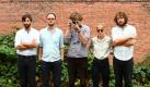 Niemand wandelt so sicher auf dem Grat zwischen melancholischer Träumerei und euphorischen Krachern wie die Shout Out Louds aus Schweden. Beim Melt! hat das Quintett aus Stockholm all seine Hymnen im Gepäck - und das dritte Album Work. Foto: Universal Music