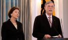 Zusammen mit seiner Frau Eva Luise gibt Bundespräsident Horst Köhler am Montag (31.05.2010) im Schloss Bellevue in Berlin seinen Rücktritt bekannt. Er erklärte seinen Rücktritt wegen seiner umstrittenen Afghanistan-Äußerungen. Die Unterstellung, er habe einen grundgesetzwidrigen Einsatz der Bundeswehr zur Sicherung von Wirtschaftsinteressen befürwortet, entbehre jeder Rechtfertigung, sagte er. Foto: Wolfgang Kumm dpa/lbn +++(c) dpa - Bildfunk+++ Foto: dpa