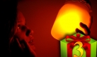 Kerzen, Tannenduft, Pyramide und Ruchermnnchen - alles, was Weihnachten ausmacht, funktioniert am besten, wenn es drauen dunkel ist. Das wenige Sonnenlicht in den Wintermonaten schlgt nicht selten aufs Gemt. Das perfekte Geschenk gegen den Blues ist ein Glas, in dem die Sonne scheint. Die Sun Jars kosten rund 34 Euro. Foto: news.de