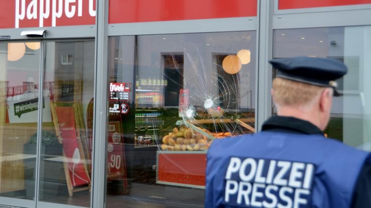 Polizeibeamte schießen in Fulda einen mutmaßlichen Randalierer nieder.