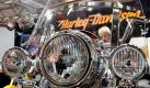 Die Lampen einer Harley-Davidson FLHRC Road King Classic, aufgenommen am Dienstag (05.10.10) in Koeln auf der Internationalen Motorrad- und Rollermesse Intermot. Vom 6. bis 10. Oktober 2010 zeigen 1.097 Anbieter Neuheiten rund um das Motorrad. Foto: Hermann J. Knippertz/dapd

 Foto: dapd