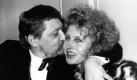 
ARCHIV - Der deutsche Regisseur und Filmproduzent Rainer Werner Fassbinder küsst seine 'Muse' Hanna Schygulla nach der Welturaufführung seines Films 'Lili Marleen' in Berlin (Archivfoto vom 14.01.1981). Schygulla ist nicht nur ein internationaler Filmstar - seit mehr als 20 Jahren hat sie sich auch einen Platz als Chansonsängerin erobert. Am kommenden Donnerstag (25.12.2008) wird die Künstlerin 65 Jahre alt. Fassbinder, der 1982 im Alter von 37 Jahren starb, spielte in ihrem Leben eine wichtige Rolle. Foto: Chris Hoffmann (zu dpa-Korr. 'Schygulla wird 65: 'Man muss auch ein Niemand sein können' vom 19.12.2008) - nur s/w - +++(c) dpa - Bildfunk+++
pixel Foto: dpa