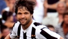 Brazilian Diego of Juventus Turin celebrates after scoring the second goal against AS Roma during their Italian Serie A soccer match at Olimpico stadium in Rome, Italy on 30 August 2009. 

 Foto: dpa