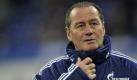 Schalke-Trainer Huub Stevens verzichtete aus familiären Gründen auf die Reise nach Haifa. Foto: Marius Becker Foto: dpa