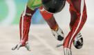 Skeleton ist noch eine der weniger bekannten Sportarten bei Olympia. Dabei liefert sie durchaus spektakuläre Bilder. Der US-Amerikaner John Daly springt beim Start auf seinen Schlitten. Foto: ap