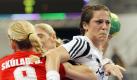 Isabell Klein (r) und Co. konnten sich bei der WM in Brasilien zu selten durchsetzen. Foto: Sascha Klahn Foto: dpa