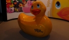 Was auffällt: Es geht bunt und kreativ auf der Messe zu. Die Schmuddelecken werden weniger. Dabei hilft etwa die amerikanische Firma Big Teaze Toys, die unverkrampften Spaß ins Schlafzimmer bringen will. Sie haben wasserfeste Badeenten, die auf Knopfdruck vibrieren, im Angebot. Foto: news.de