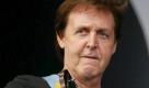 Paul McCartney auf dem Live 8 Konzert in London (Archivfoto vom 02.07.2005). Der 67-Jährige geht zum ersten Mal seit fünf Jahren wieder auf Europatournee. Die «Good Evening Europe»- Tour startet am 2. Dezember in Hamburg, wo die Beatles vor 49 Jahren ihre erfolgsgekrönte Karriere begannen. Am 3. Dezember steht McCartney in Berlin auf der Bühne, am 16. Dezember in Köln. Der Kartenvorverkauf für die sieben Europakonzerte soll am kommenden Montag (26.10.2009) starten.
 Foto: dpa
