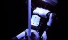 Tabledance der anderen Art: Ein Roboter legt auf der CeBIT in Hannover ein Tänzchen hin. Foto: Peter Steffen Foto: dpa