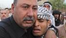 Nach einem weiteren Selbstmordanschlag im Irak trauern Familienangehörige und Freunde bei der Beerdigung der Opfer in Bagdad. Am Sonntag waren dutzende Menschen in der Hauptstadt getötet worden. Foto: ap
