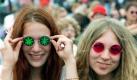 Die Oldies unter den WG-Typen:28 bis 33 Jahre - wobei die unehelichen Kinder nicht mitgerechnet sind. Männlein und Weiblein halten sich die Waage, mindestens zwei Balgen sind Pflicht. Die Bewohner der Hippie-WG sind Langzeitstudenten aus dem Bereich Ethnologie oder Sozialpädagogik. Muss: Dreadlocks, selbstgezüchtete Cannabis-Pflanzen und Decken auf dem Fußboden als gemütliche Sitzgelegenheit. Foto: dpa