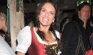 Als würde es nicht reichen, dass Christine Neubauer in jedem zweiten Fernsehfilm die Hauptrolle spielt, taucht sie natürlich auch auf der Wiesn auf. Mit einem ziemlich irren Blick. Ob das am Wiesn-Bier liegt?  Foto: dpa