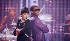 Justin Bieber und sein musikalischer Mentor Usher. In Never Say Never kommt der R'n'B-Star Usher häufiger zu Wort und tritt mit dem Jungspund schließlich auch auf der Bühne des Madison Square Gardens auf. Angeblich hatte Bieber auch die Möglichkeit mit Justin Timberlake zusammenzuarbeiten - er hat sich für Usher entschieden. Foto: Paramount Pictures