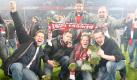Nordrhein-Westfalen/ Fussball, Saison 2011/12, 1. Bundesliga / 2. Bundesliga, Relegation, Rueckspiel, Fortuna Duesseldorf - Hertha BSC, Dienstag (15.05.12), Esprit Arena, Duesseldorf: Duesseldorfs Fans feiern mit herausgerissenen Stuecken des Spielfelds auf dem Rasen den Aufstieg in die 1. Bundesliga. Das Spiel endete 2:2. Fortuna Duesseldorf kehrt nach 15 Jahren Abstinenz in die Fussball-Bundesliga zurueck - doch die Freude ueber den Aufstieg wird getruebt von einem Platzsturm und mehrere Spielunterbrechungen wegen gezuendeter Pyrotechnik. Dem Team von Trainer Norbert Meier reichte am Dienstagabend ein 2:2 (1:1)-Unentschieden gegen Hertha BSC. +++ Achtung Bildredaktionen: Die Verwendung der Bilder fuer die gedruckten Ausgaben der Zeitungen und andere Print-Medien ist ohne Einschraenkungen moeglich. Die DFL erlaubt ausserdem die Publikation und Weiterverwertung von maximal sechs Bildern pro Spiel im Internet. Eine Weiterverwertung im IPTV, Mobilfunk und durch sonstige neue Technologien ist erst 2 Stunden nach Spielende der jeweiligen Wettbewerbsspiele der Bundesliga und 2. Bundesliga erlaubt!
Foto: Roberto Pfeil/dapd Foto: dapd