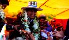 Boliviens Staatspräsident Evo Morales wird bei einer Regierungsveranstaltung enthusiastisch von seinen Anhängern begrüßt. Unter dem Motto Bolivien verändert sich, Evo erfüllt es startet die bolivianische Regierung ein Projekt, das lokale Anliegen der Kommunen fördern will. Foto: dapd
